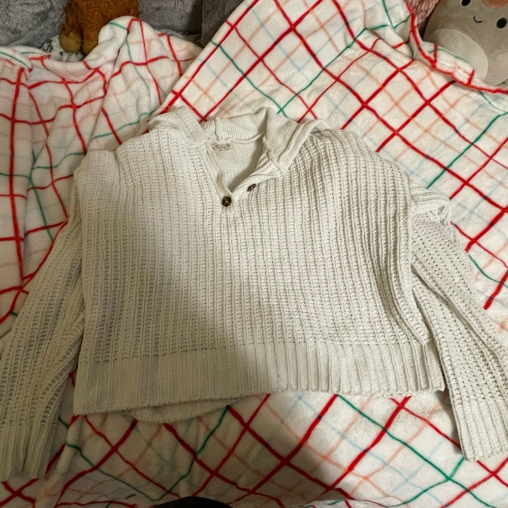 White hooded sweater